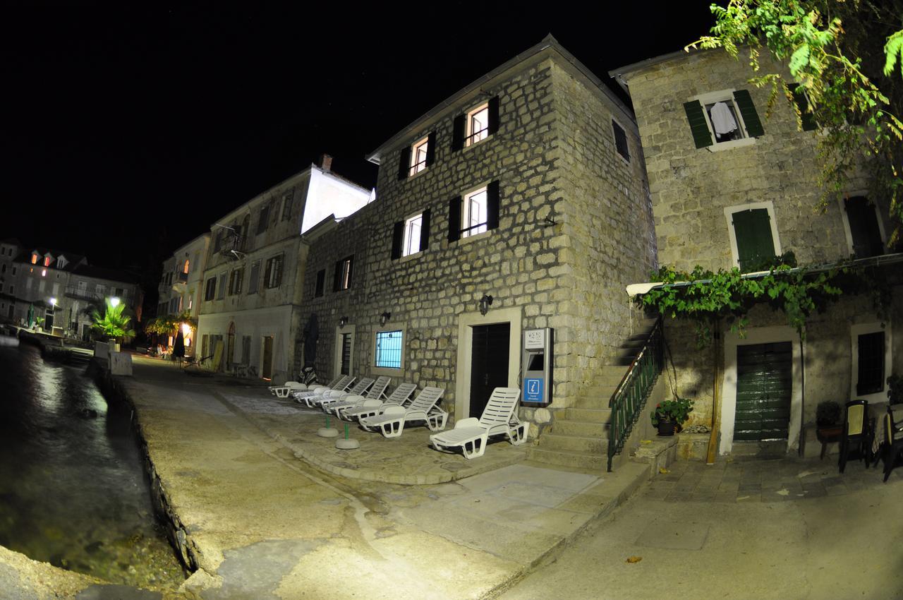 Rose - Apartmani Janovic Lustica Exterior photo