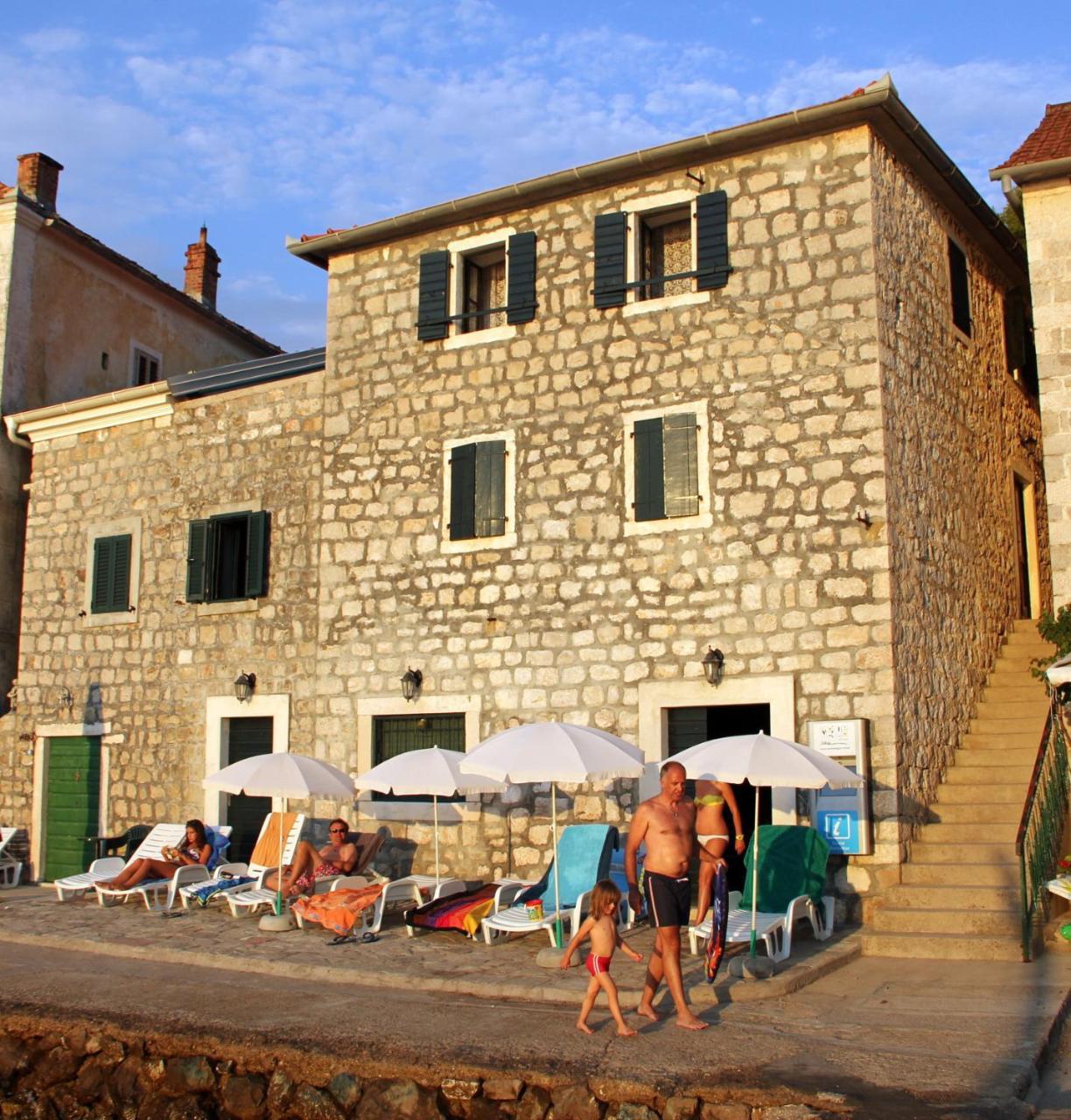 Rose - Apartmani Janovic Lustica Exterior photo